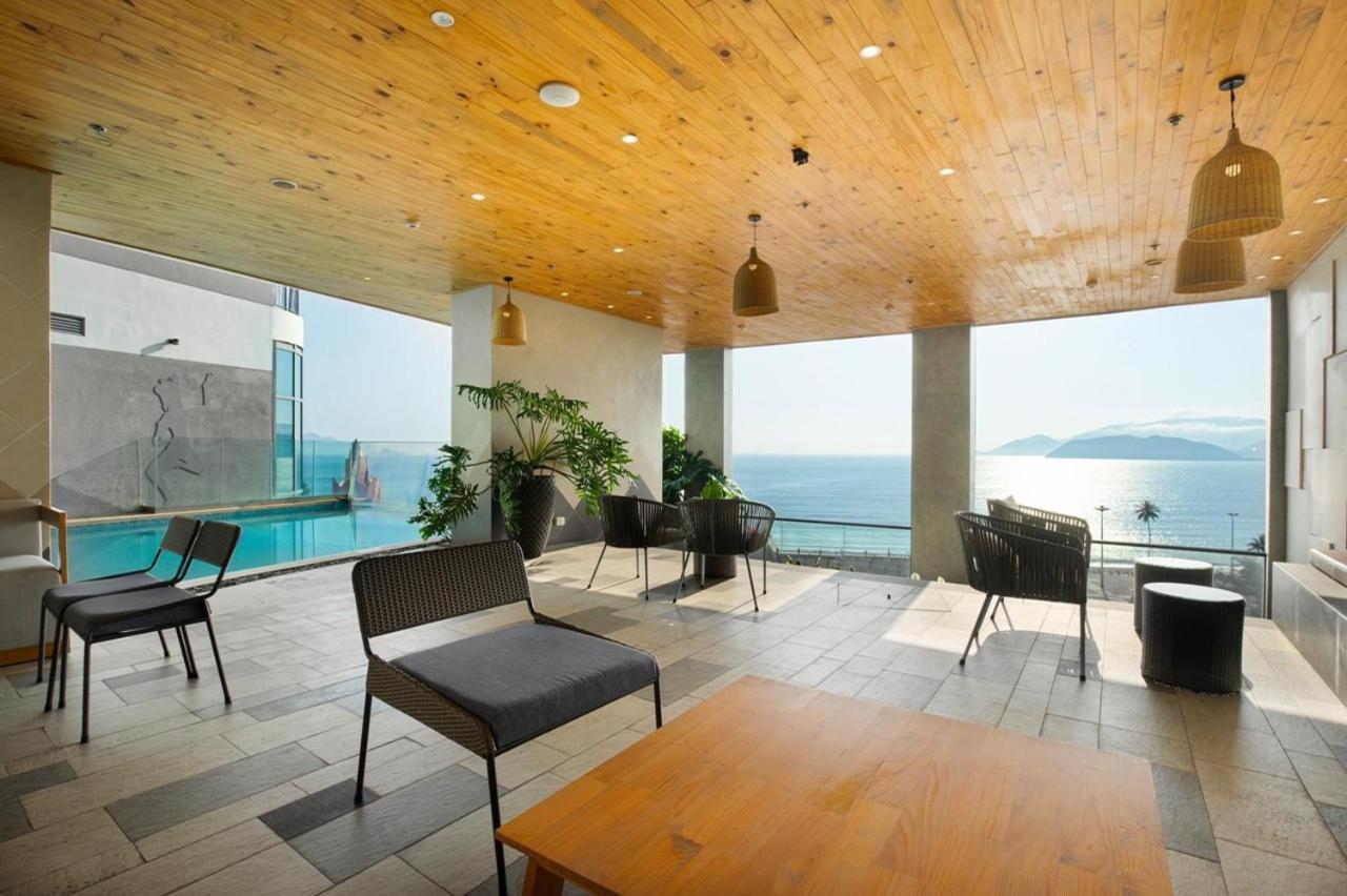 Panorama Lyn Beachfront Apartment Nha Trang Esterno foto