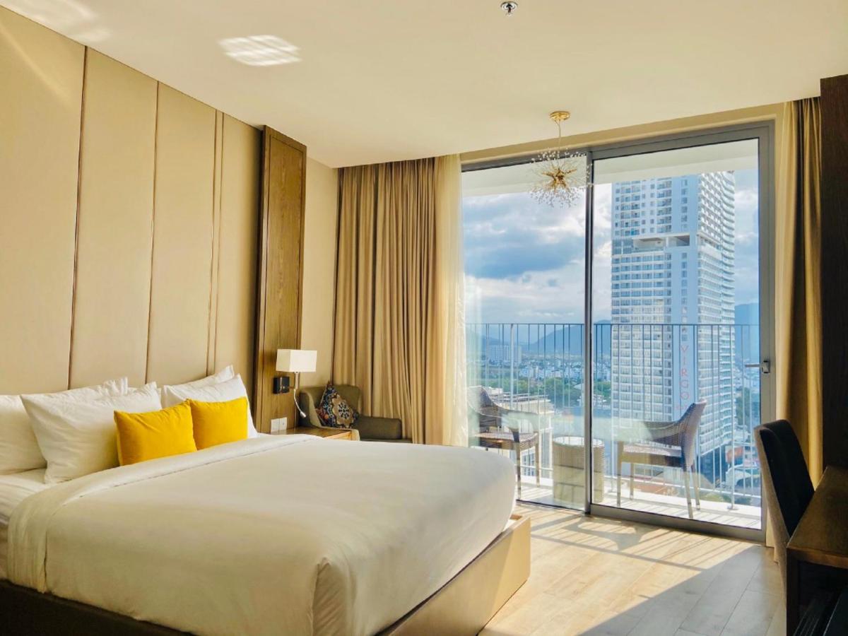 Panorama Lyn Beachfront Apartment Nha Trang Esterno foto